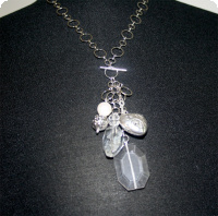 Halsband kristalldroppe