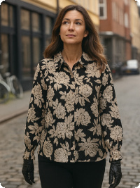 Underbart vacker blus med svart bottenfrg